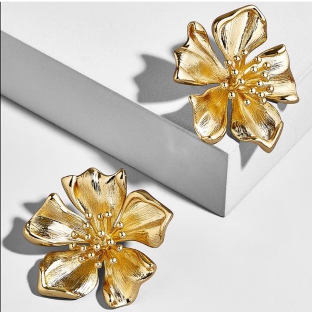 BaubleBar- Azalea Flower Stud Earrings